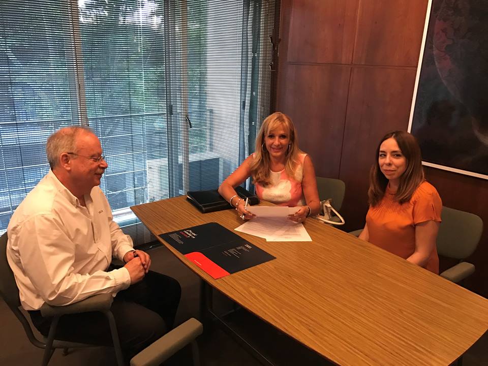 iueseade's tweet photo. El pasado martes se firmó un convenio Universitario con beneficios exclusivos para socias de OMEPA. #OMEPA #ESEADE #MUJERESEMPRESARIAS https://t.co/6pqPBp0P6B