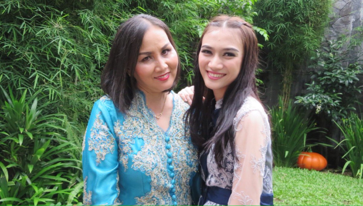MelodyLaksani's tweet photo. Mama cantik, semoga selalu dalam lindungan-Nya😇 sehat terus ya, ma. Selamat Hari Ibu, sekali lagi! https://t.co/BPTiD57PpA