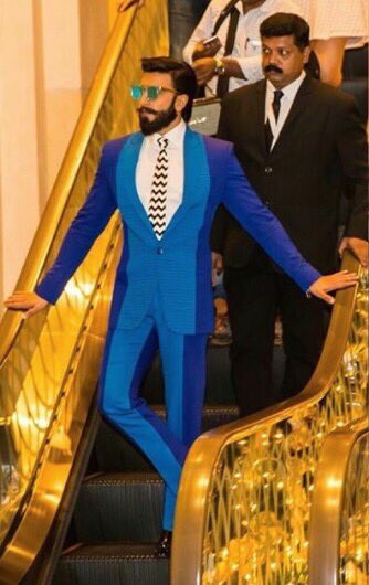 RanveeriansFC's tweet photo. [Unseen PICs] 
King of hearts - Ranveer Singh ❤️👑#DIFF2016 https://t.co/WoLcE0cRbo