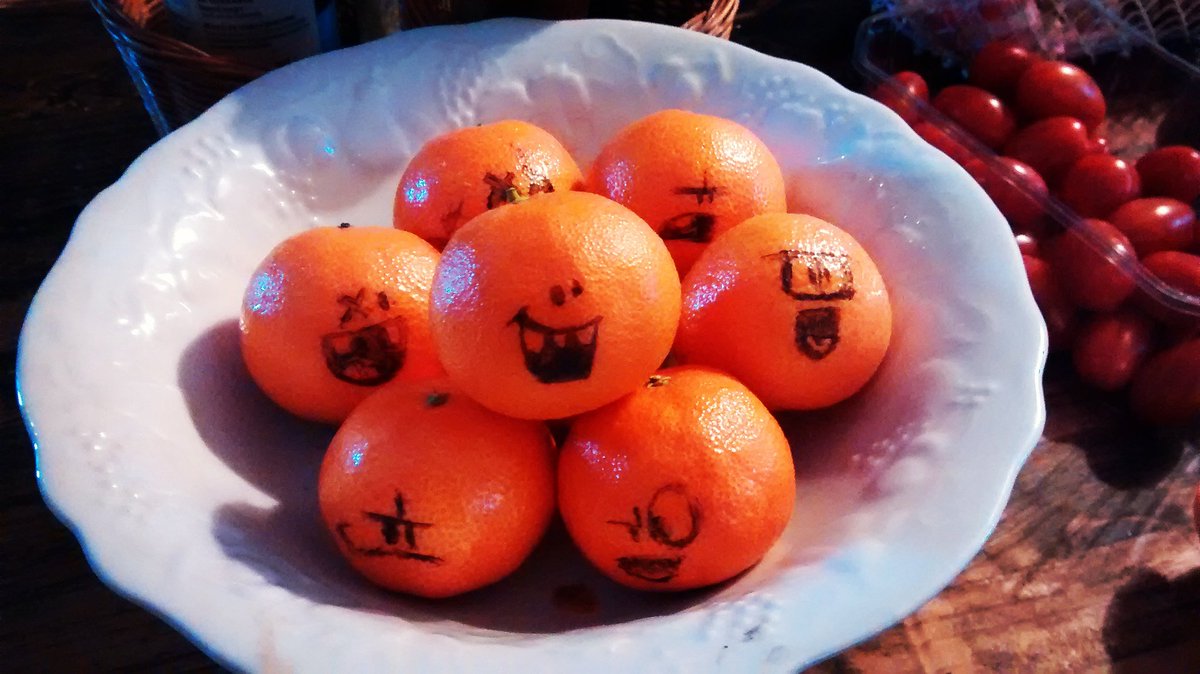 BoardyJump's tweet photo. More #boardyjump #friends at my #grandma place!! #fruits #game and #art https://t.co/6sXgLmclF4