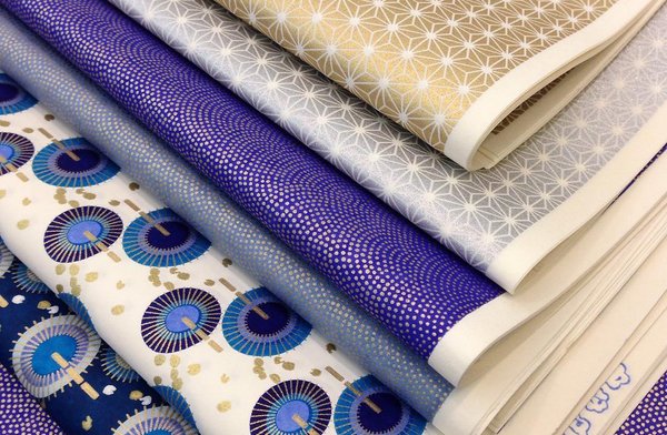 Nouvel arrivage du japon juste avant les fêtes : du doré, de l'argent, des bleus...  #AdelineKlam #origami par ici : bit.ly/2ieejTl