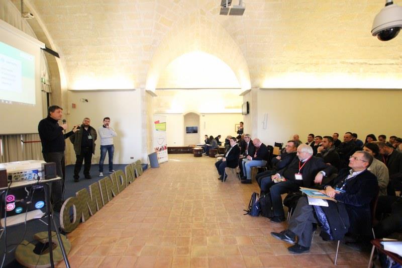 lavoradio's tweet photo. Pilastri del territorio, #startup, imprenditori in grado di portare valore aggiunto: Lavoradio al #Cominday2016 https://t.co/hcYb1g9E3C https://t.co/EUNBXNh1Hv