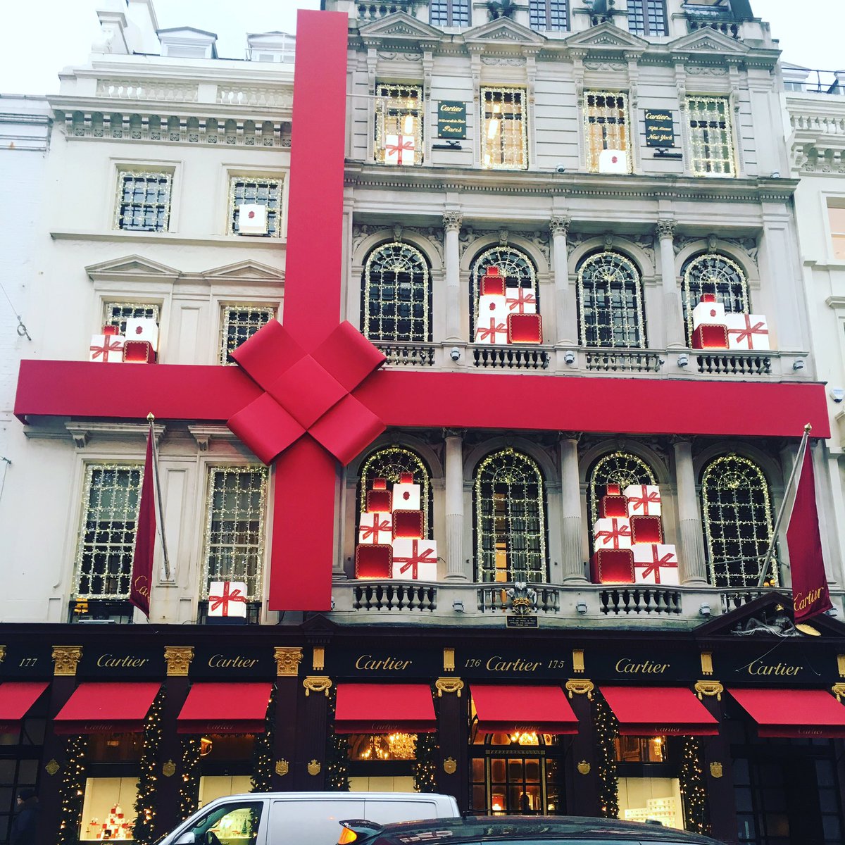 MissAlexjones's tweet photo. A beautifully wrapped Cartier. https://t.co/XTrGKuR8mv