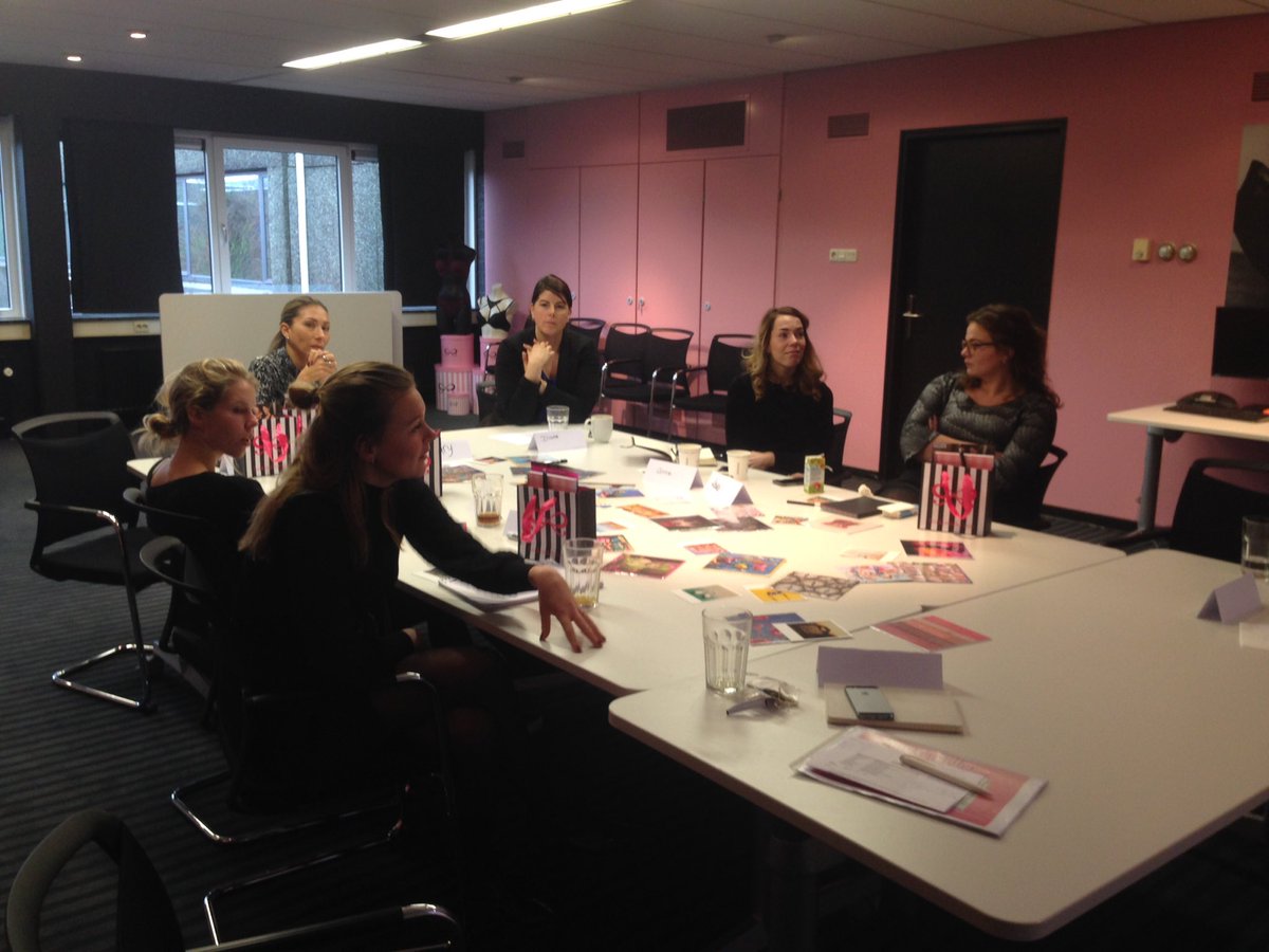 Last Hunkemoller HQ introduction day of the year in an intimate session. Welcome new sheros! <a href="/JolandevdMeer/">Jolande van der Meer</a> @DianeVanGool <a href="/Vi_Patel1/">Vi Patel</a>