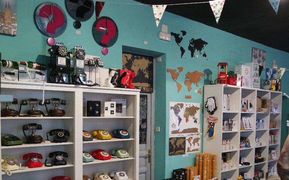 Seis tiendas originales para comprar nuestros regalos de amigo invisible dontstopmadrid.com/2012/12/regalo…