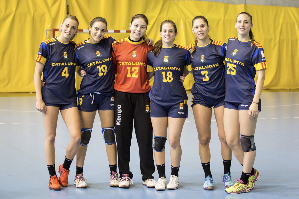 Les 6 jugadores del KH-7 BM Granollers participant a la Copa de les Nacions amb Catalunya #OrgullBMG 🔵⚪