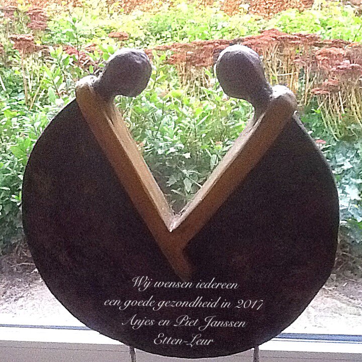 Prettige Feestdagen en veel goeds voor het nieuwe jaar,
Gewenst door Anjes en Piet Janssen.