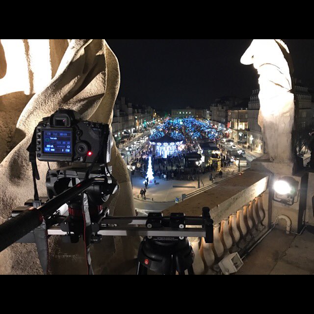 MDBlast's tweet photo. Tournage super cool au milieu du marché de #Noel #bordeauxmaville #canon5D #sliderplus #actionmodule https://t.co/8AKEw8CsPj