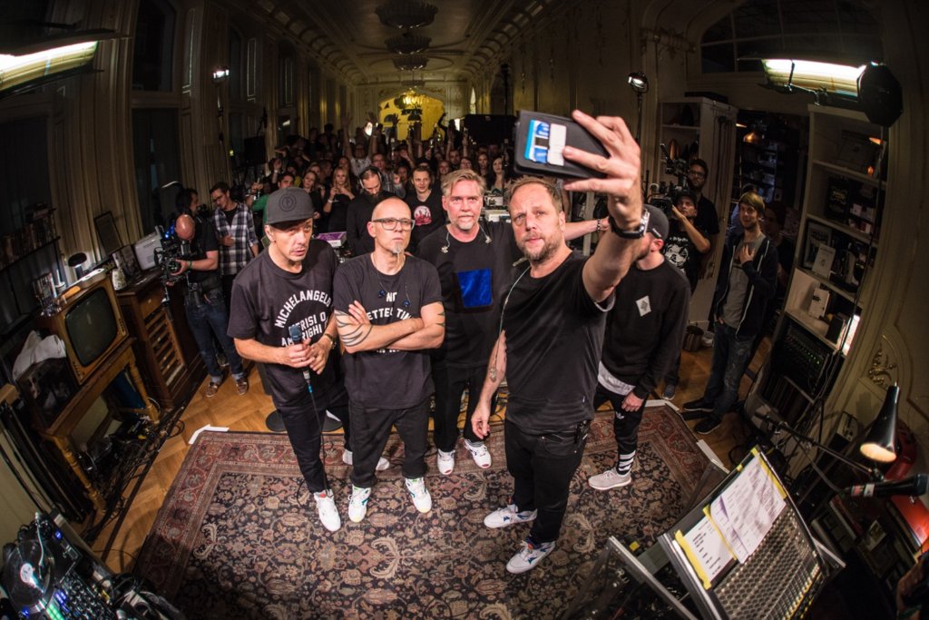 RedBullMusic's tweet image. Doku 📽 @fantastische4 nehmen ihre größten Hits analog auf &amp;gt;&amp;gt; win.gs/2h33gXZ @lesmoureal @thomasdofficial