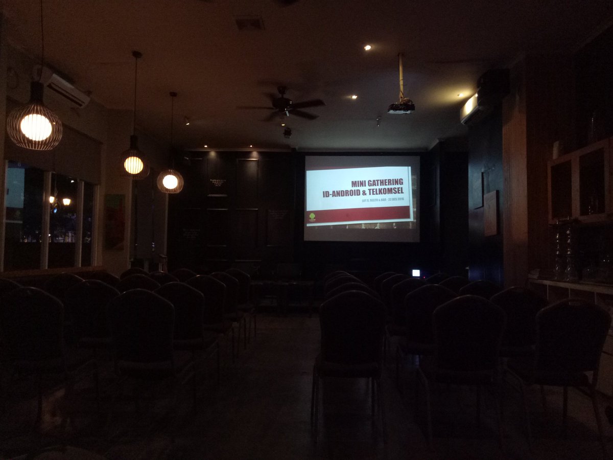 IDMejaMakan's tweet photo. Sudah sampai di acara Mini Gathering @id_android ayo siapa aja yang ikutan? Yuk segera melipir! #TselAndroid https://t.co/js0fsKBXny