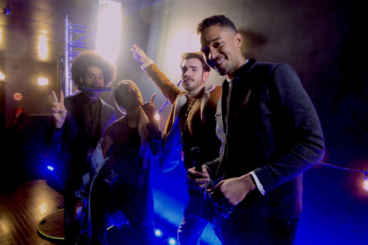 SatNightFeverFR's tweet photo. Pose #disco dans les coulisses de #ToutLeMondeChante 👆😎
cc @Gwendaloff @FloMalley @StephanRizon #Nevedya https://t.co/912MFF6dBo
