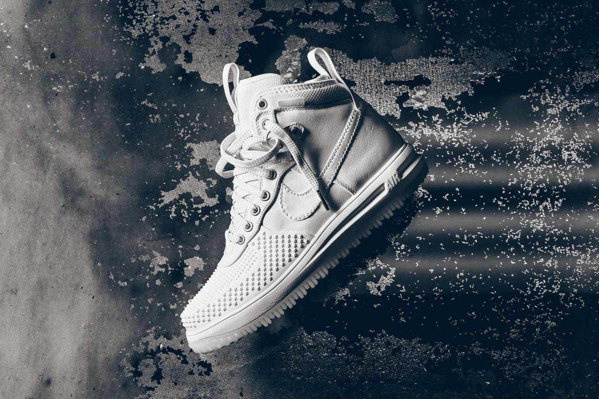 HypeMagazineSA's tweet photo. The Nike Lunar Force 1 "Ice White" Duck boot [SneakPeak]-->https://t.co/ZWmgBzYPmB https://t.co/uYhL5U3Rvf