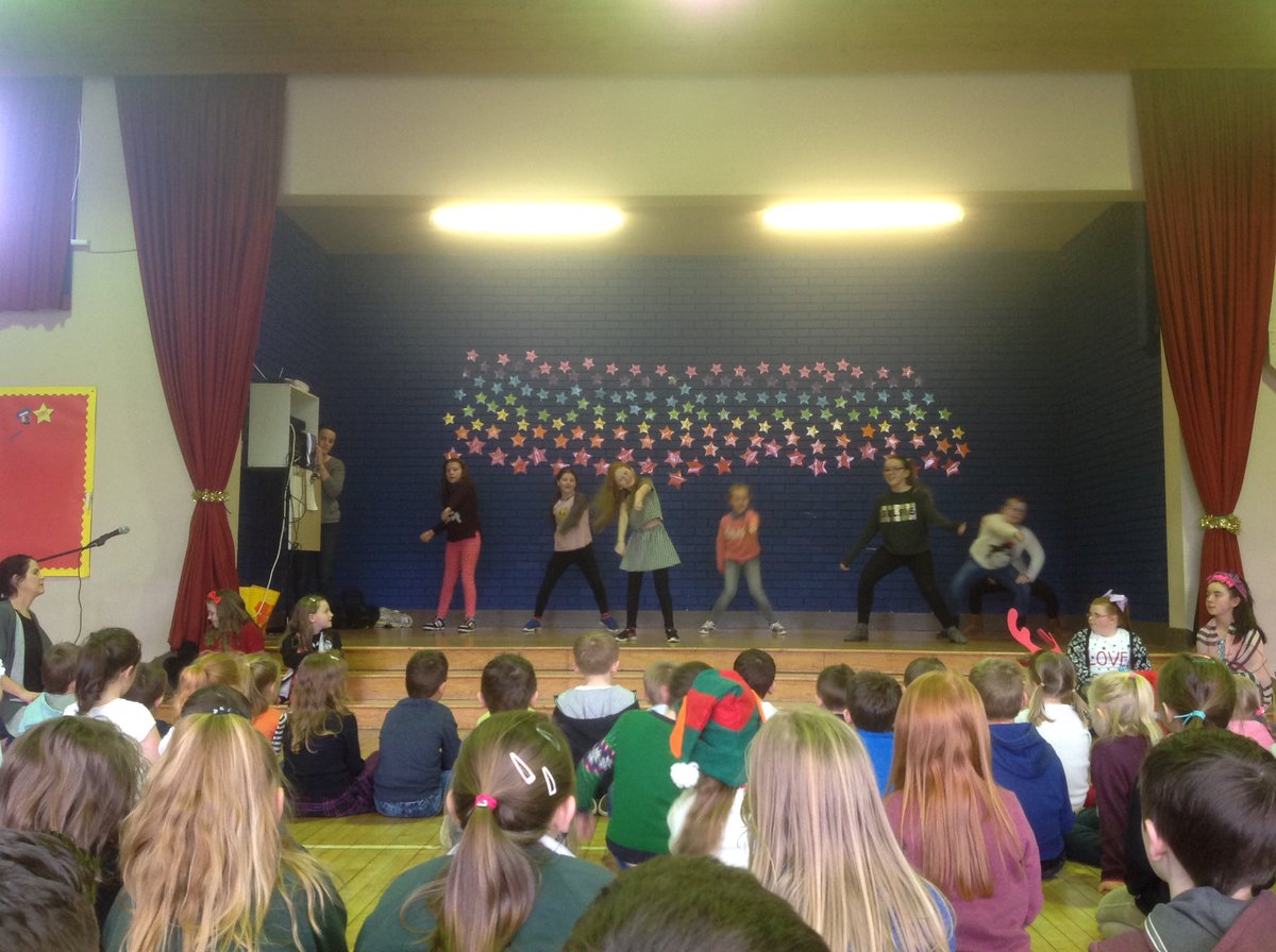 StJohnColeraine's tweet photo. Mrs Scullion and the drama club treated us to 'Annie' this morning #ThankYou #TerrificWork #WhatATreat #StjohnsISwhereitsat https://t.co/rwHeYmJTOu