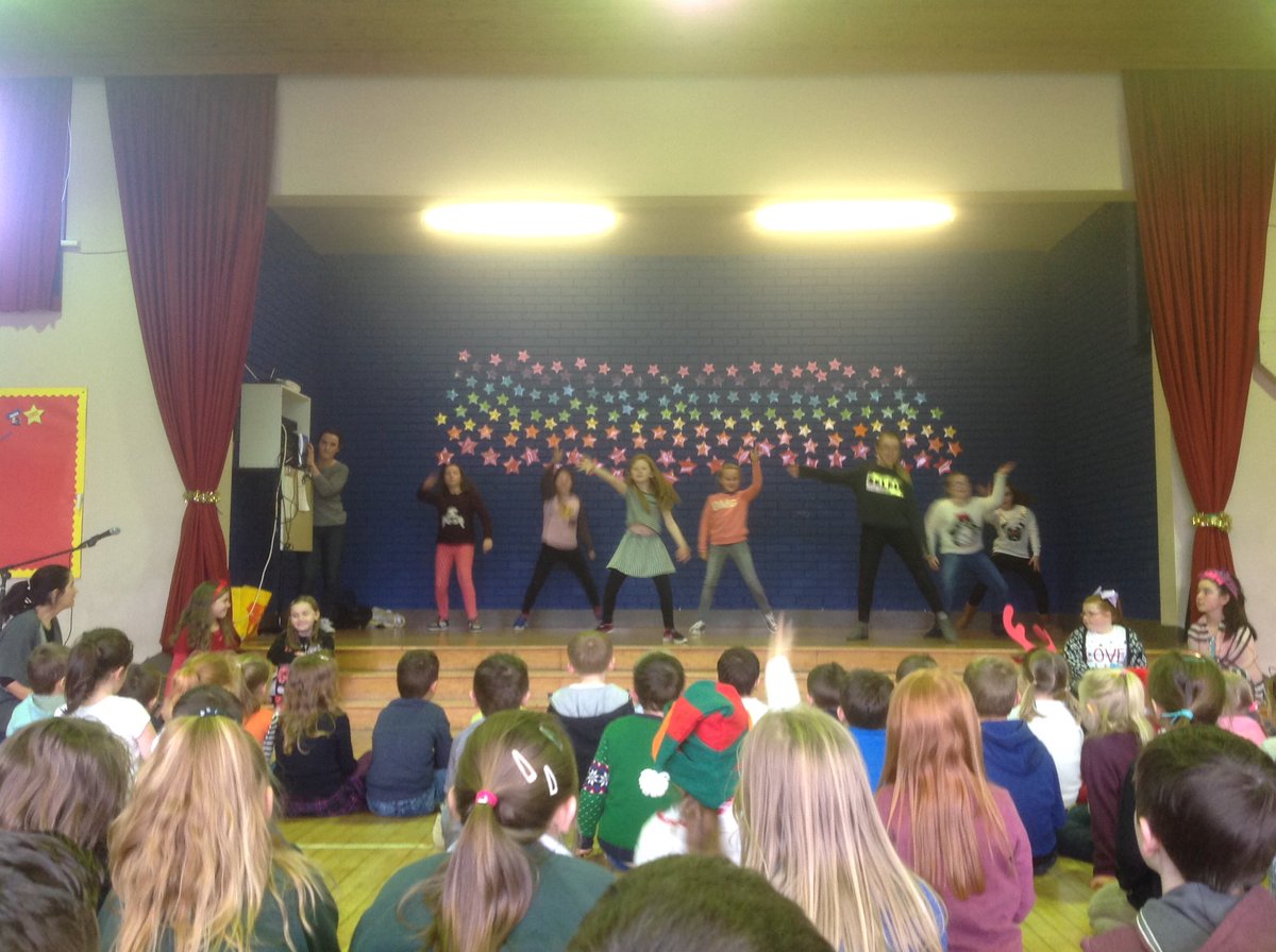 StJohnColeraine's tweet photo. Mrs Scullion and the drama club treated us to 'Annie' this morning #ThankYou #TerrificWork #WhatATreat #StjohnsISwhereitsat https://t.co/rwHeYmJTOu