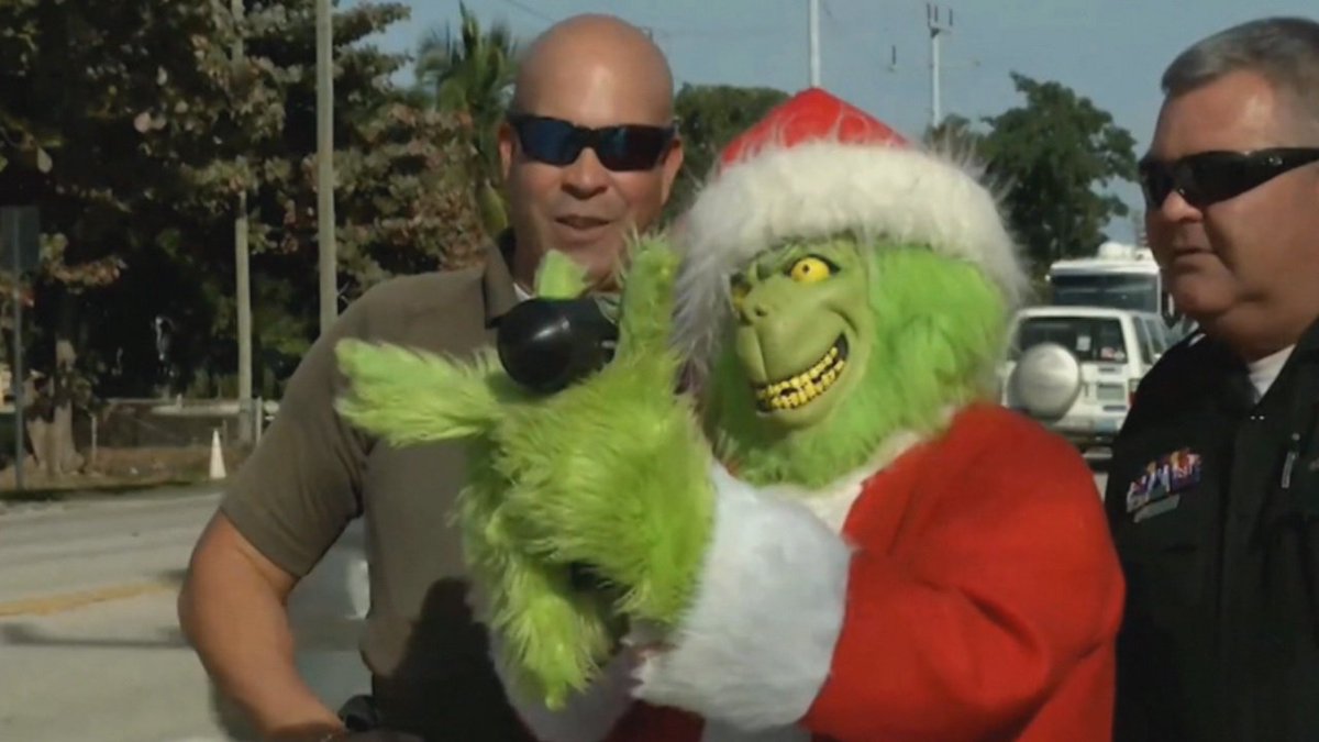 THE GRINCH'S GIFT: School zone speeders get a strange choice from the "grump in green." local10.com/holidays/fla-o… https://t.co/xHb06lKrdH