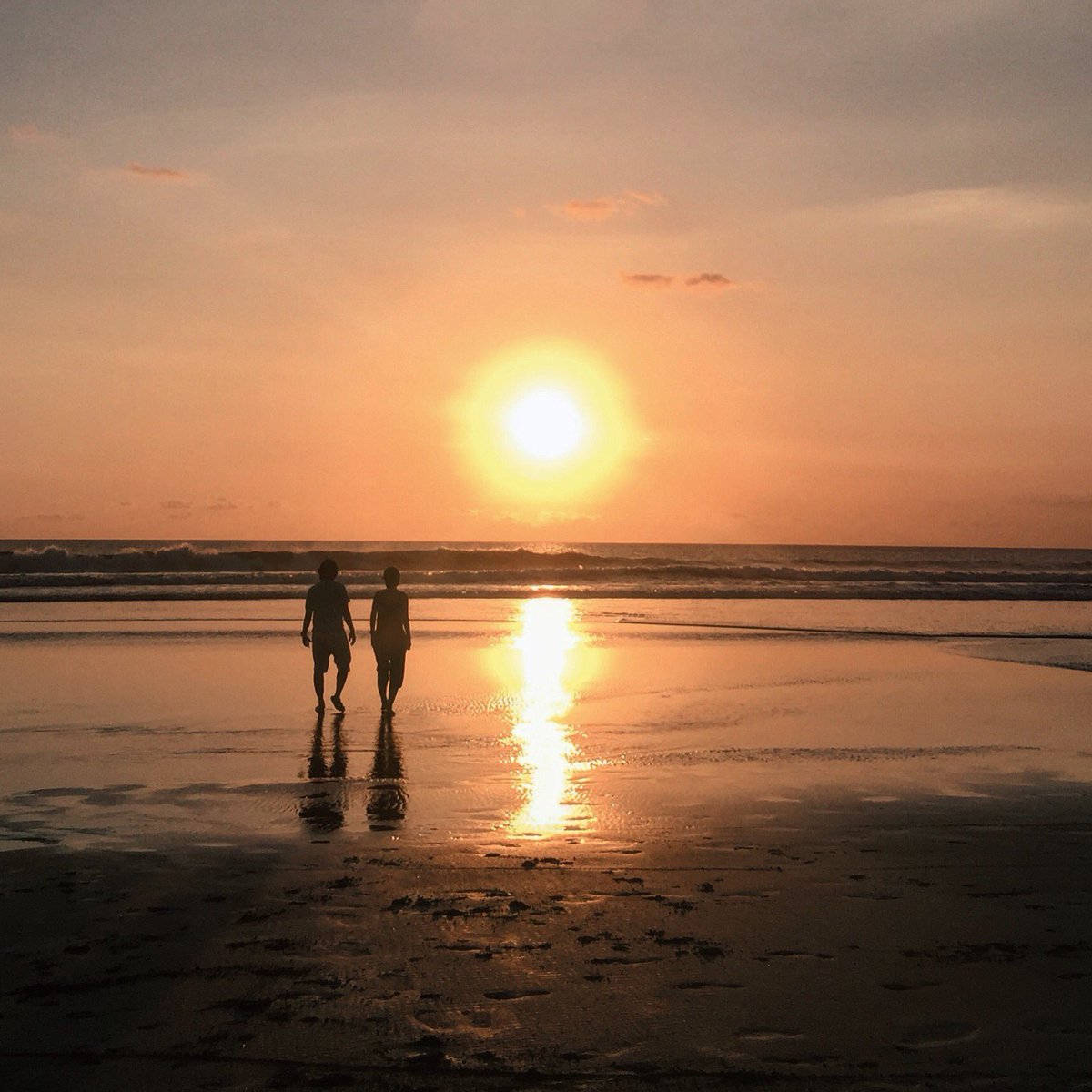 GNFI's tweet photo. Kuta, Bali. 18 Oktober 2016 #sunsetku @GNFI https://t.co/8wrVI28ijG -via @HELLODIMAS