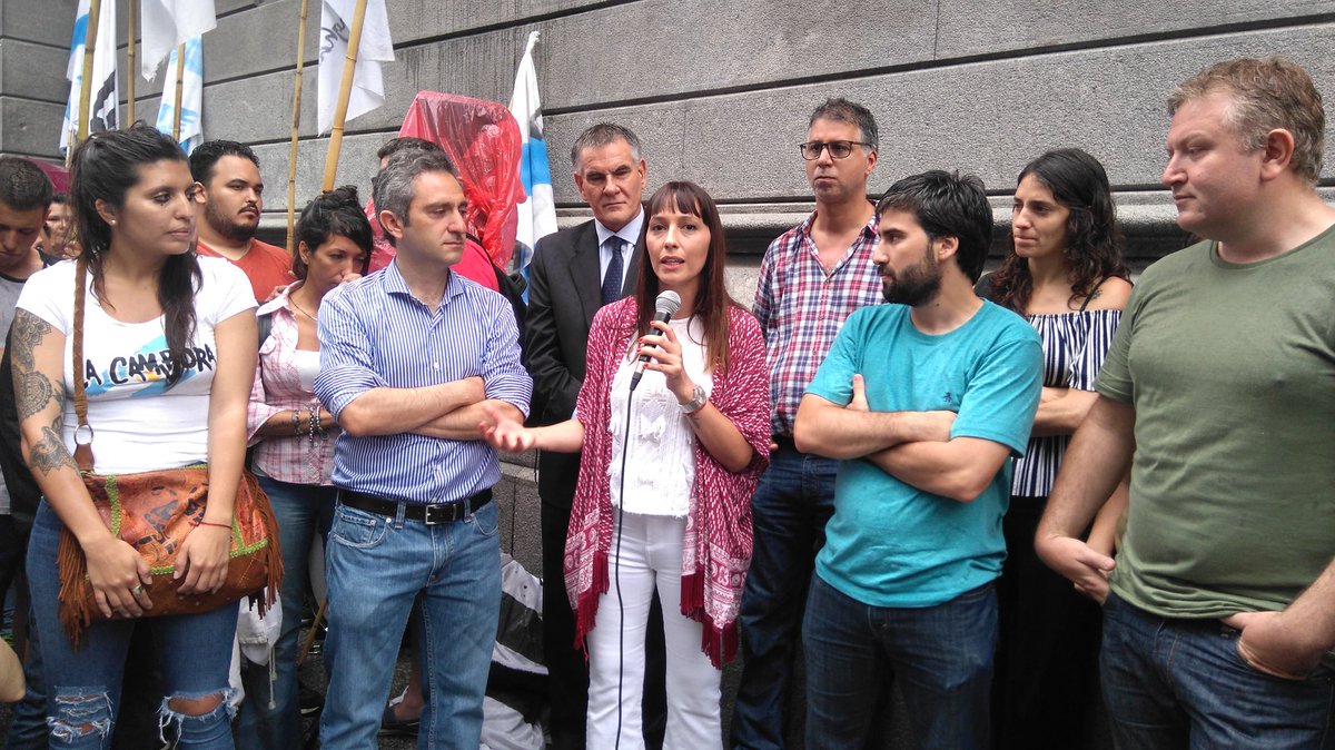 larroqueandres's tweet photo. En la puerta del Congreso junto a compañeras y compañeros denunciamos la violencia en #Jujuy y exigimos la liberación de #MilagroSala https://t.co/ratg7GQwak