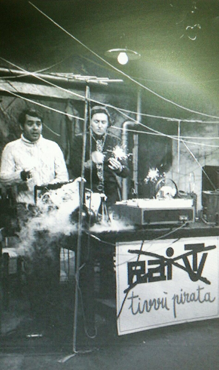 BlogSocialTv1's tweet photo. Dagli archivi di @RaiDue per #FotoScanChallenge, la fantastica coppia Gianni Boncompagni e @Renzo_Arbore #GoogleFotoScan @RaiDue  @RaiPlay https://t.co/xEnnuBRuP5
