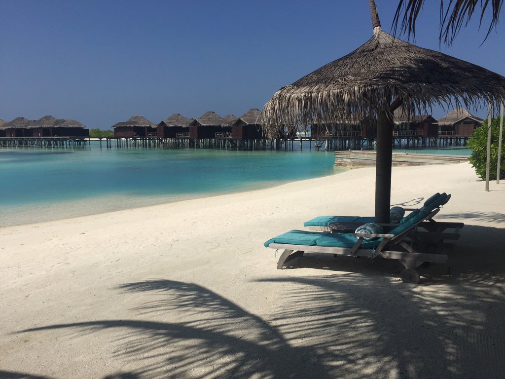 Christmas, blue and white instead of red and green this year #maldives #thailand #beach #bluewater <a href="/Anantara_Hotels/">Anantara Hotels</a> #HappyHolidays