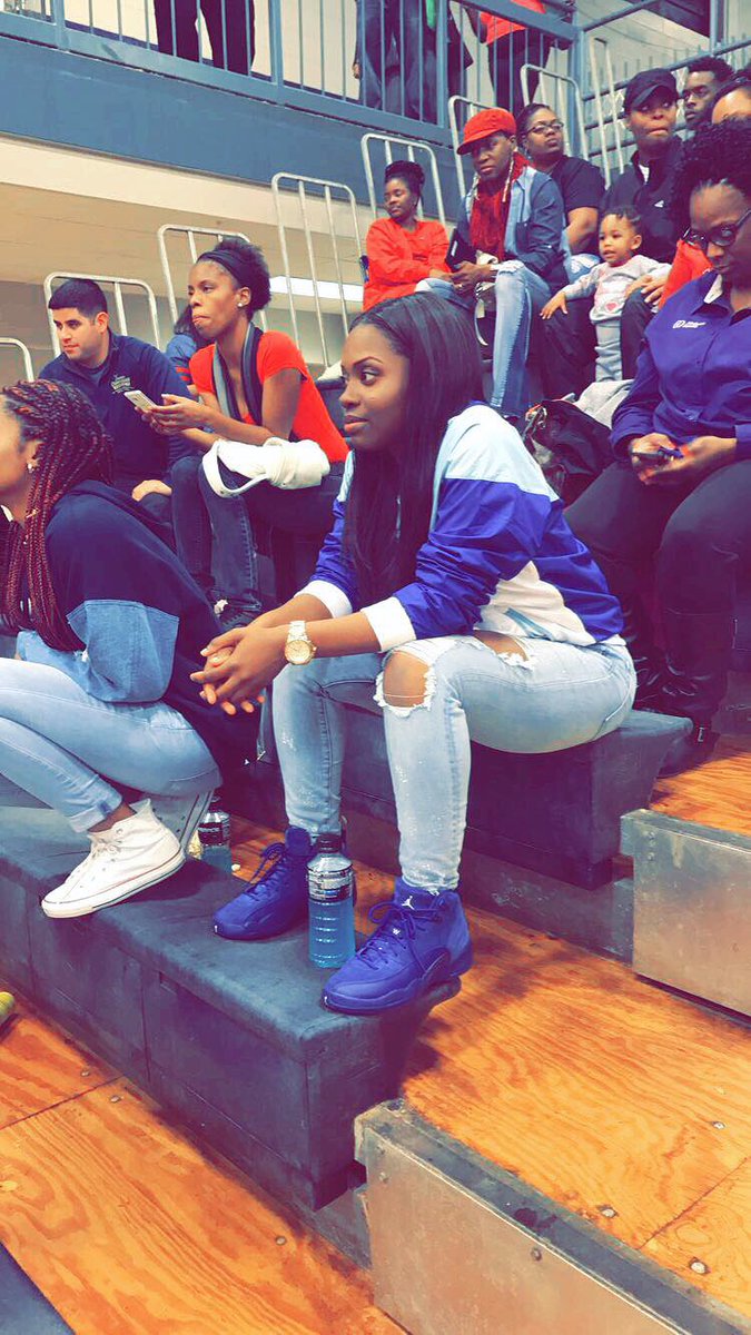 _BabyJam__'s tweet image. drippin'.☔️