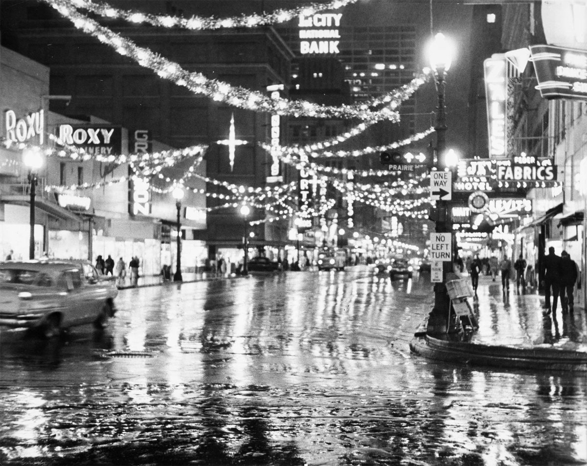 PresHou's tweet photo. #tbt Main Street, #Houston, decked out for the holidays in 1960. https://t.co/s8M8LcAqS2