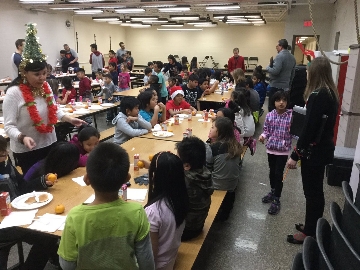 WellingtonWSD's tweet image. All hands on for our holiday pancake breakfast!
#wpgpolice #andrewswan @WinnipegSD