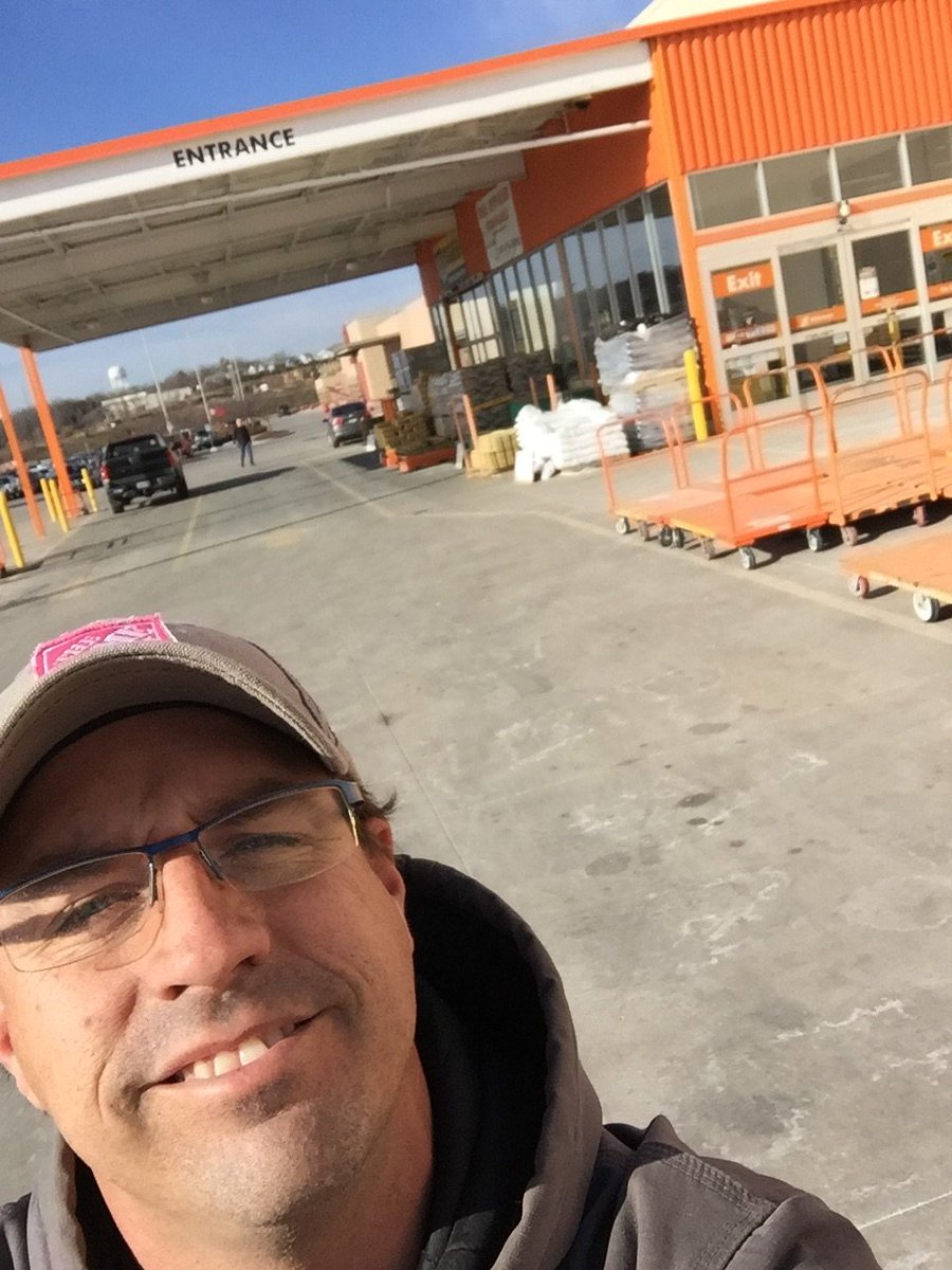 Deafen7's tweet photo. The Home Depot #3038 has the neatest and the most organized exterior Front End by the Contractor's Entrance/Exit. Come and see for yourself! https://t.co/wx56CzFO8q