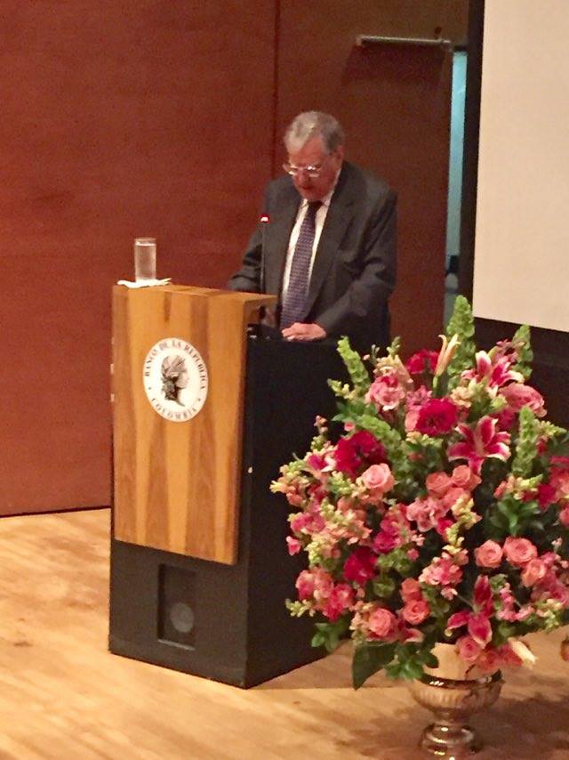 Banrepcultural's tweet photo. En un emotivo acto, #JURIBE y los miembros de la Junta Directiva @BancoRepublica elogiaron la labor cultural de Miguel Urrutia. https://t.co/XER0u3VU3t