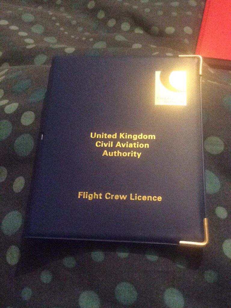 GeeBeeQueM's tweet photo. When 21years of dreaming become a reality 😍 a HUGE thank you to @UK_CAA! I've done it and can now fly a balloon! https://t.co/yZ0qykYZGH