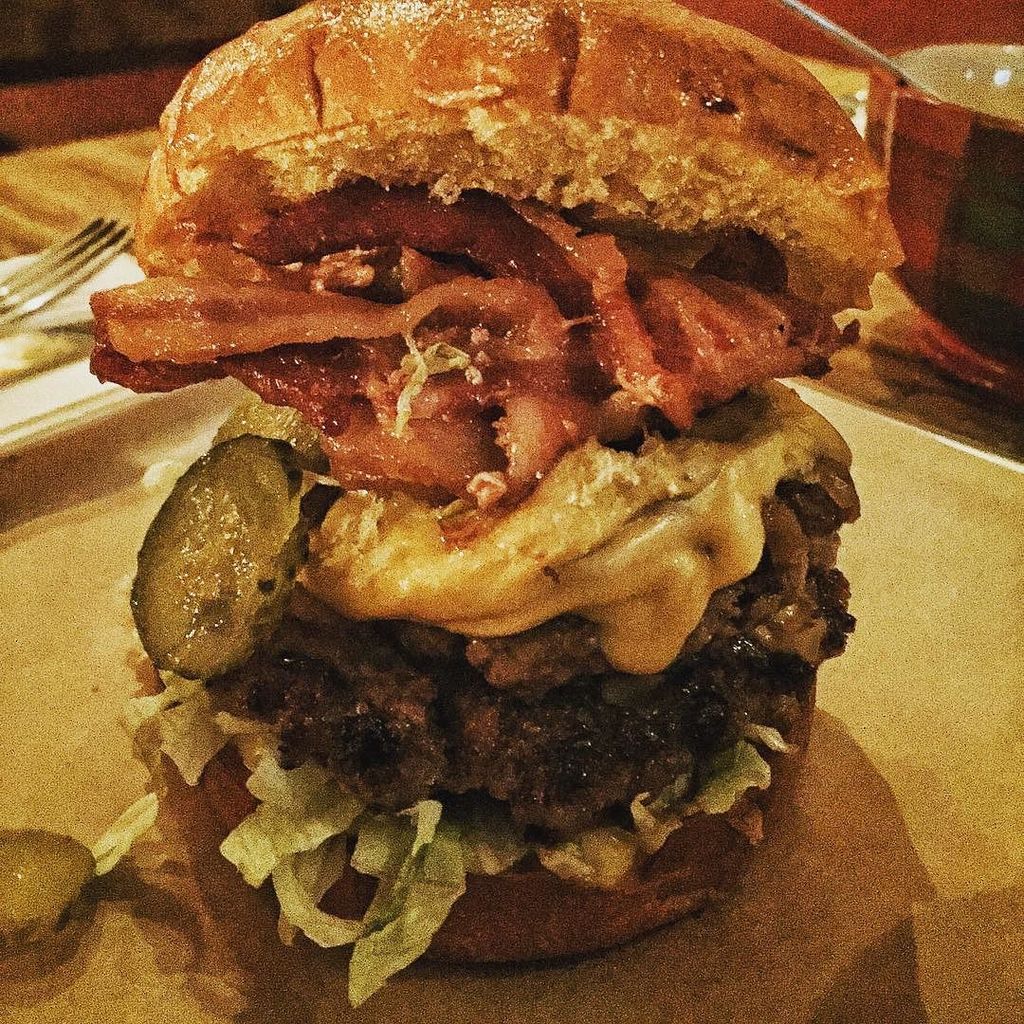 You guys... this is ultimate burger perfection! The "Venimoo" from <a href="/macandwild/">macandwild</a> #venisoncon… ift.tt/2i5PIgc
