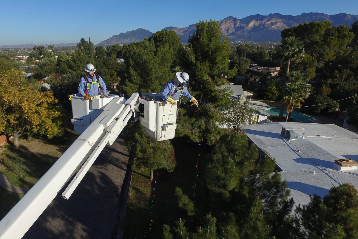 TEPenergy's tweet image. We're proud to be the title sponsor of the #Winterhaven Festival of Lights for at least the next five years: tep.com/news/tep-to-sp… #Tucson