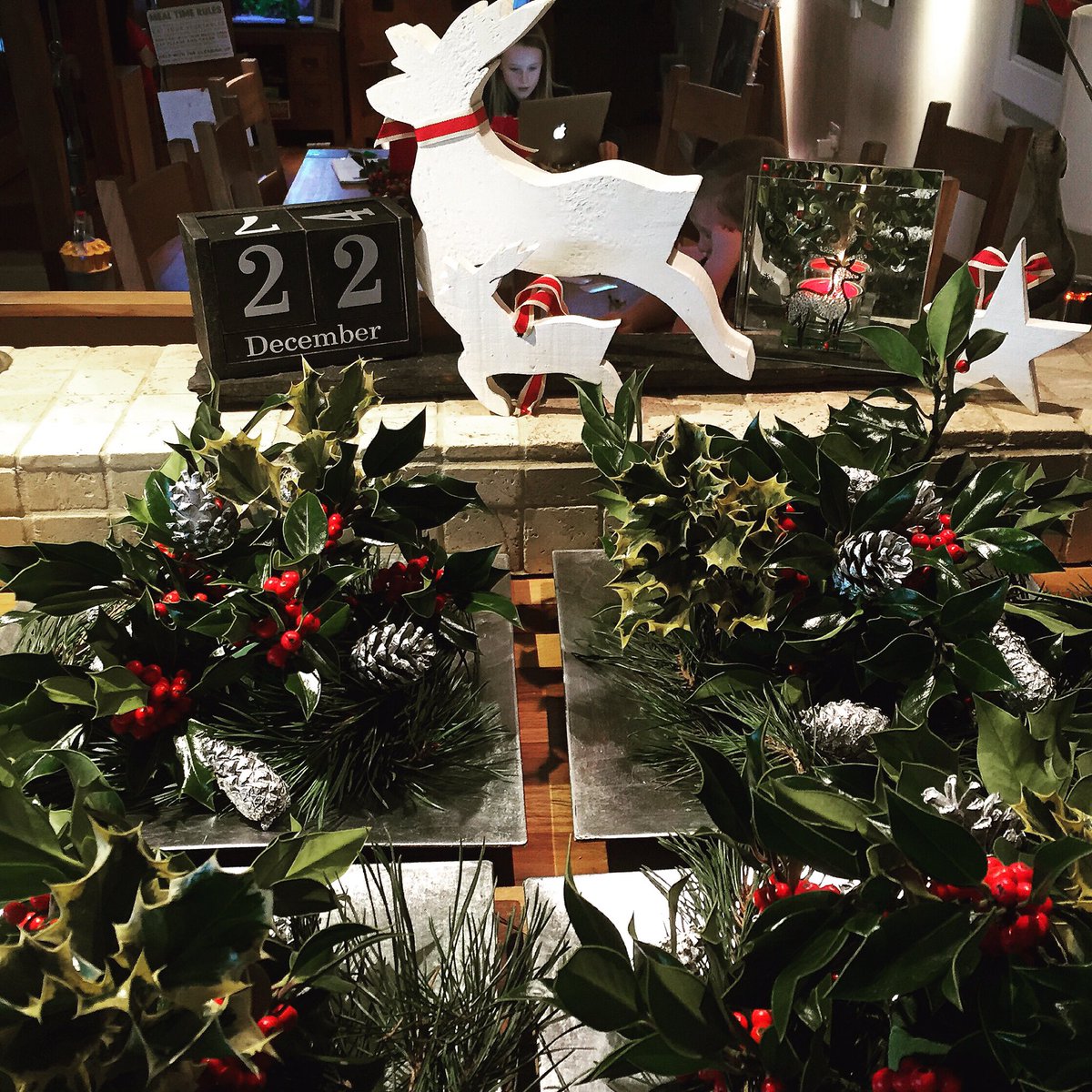 SCottagesSpa's tweet image. #itsthattimeofyearagain #festivetable decorations for the cottages 🎄🎄🎁🎁🎄🎄