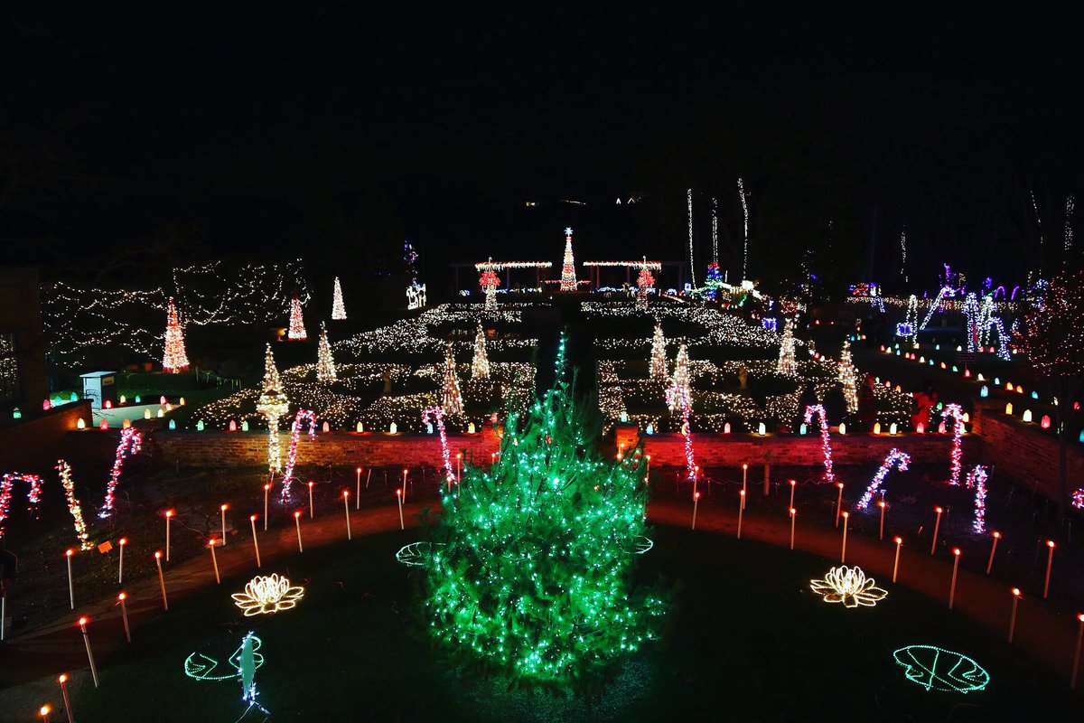 RotaryGardensWI's tweet photo. #TBT to Holiday Light Shows of the past #Janesville #Wisconsin #HLS2016 https://t.co/t2z9ZOdNxK