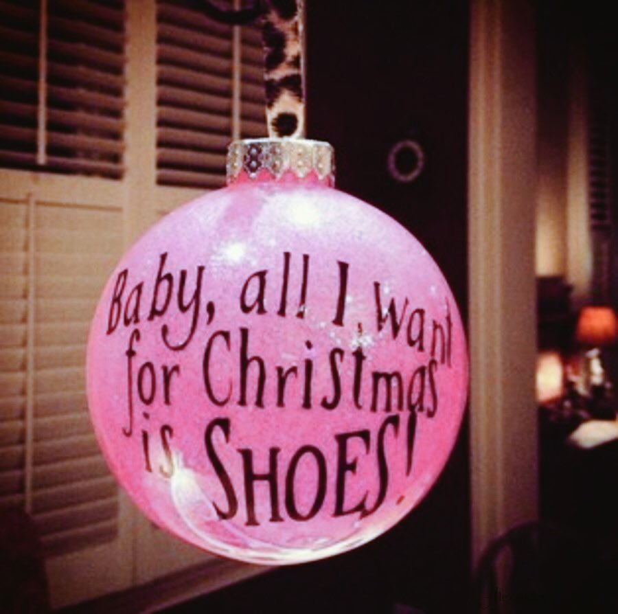 shopMadora's tweet photo. ❤️🎄👠 https://t.co/X7xr0GEYe0