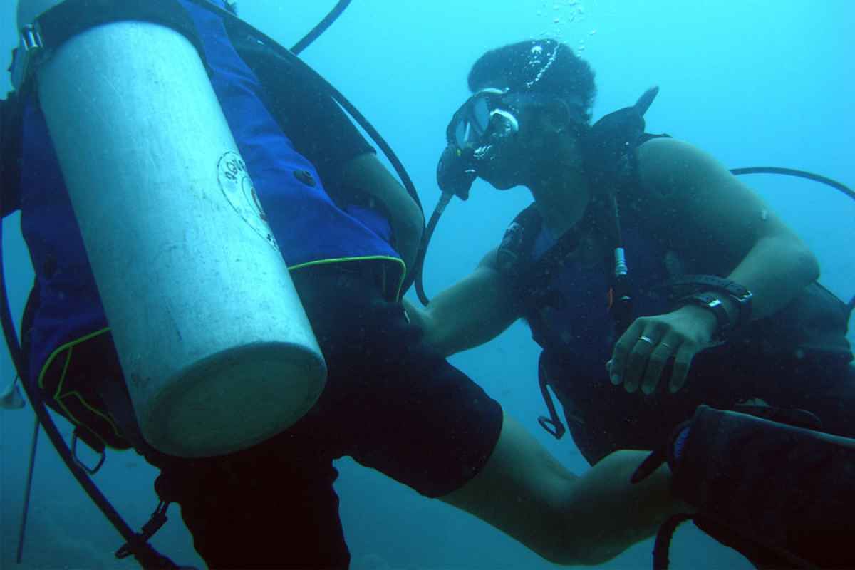 scubadivingmag's tweet photo. could you handle these 9 #scuba emergencies? https://t.co/MHcvbmMN9f https://t.co/eDMcalssjF