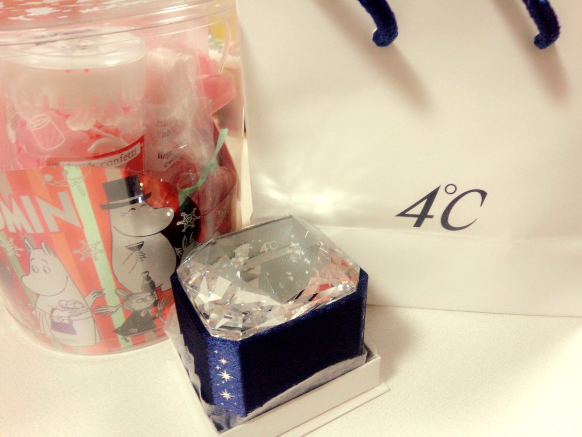 kktt1222's tweet photo. 今日でやっと20歳になりました.
そしてかずから4℃のペアリングをいただきました.
目つぶってって言われて目開けた瞬間号泣した(/_;)自分の生活で精一杯なのに休む間もなくきょーこのためにバイトいっぱいしたって聞いて.
ほんとにきょーこは今日人生で一番幸せです◎ありがとう♡ https://t.co/55VspqMOe3