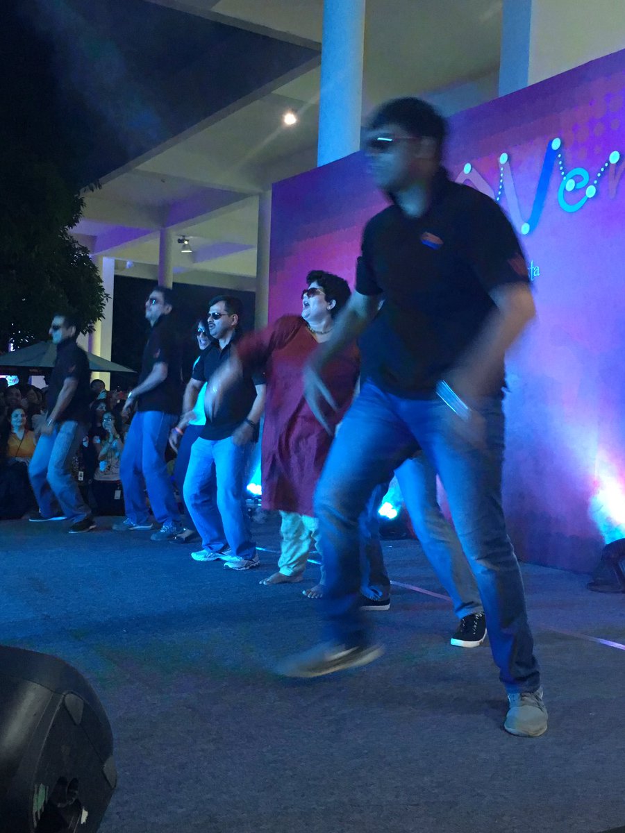 TharakaDivyasri's tweet image. Kala chamshma 😎😎by verves wow wowwww seniors folks on the dance floor🎈🎈🎉🎉🎉🎈💃💃@swapnakothuri @manthridan @ArunKumarNR3 @Aachootosh #fEVerfun