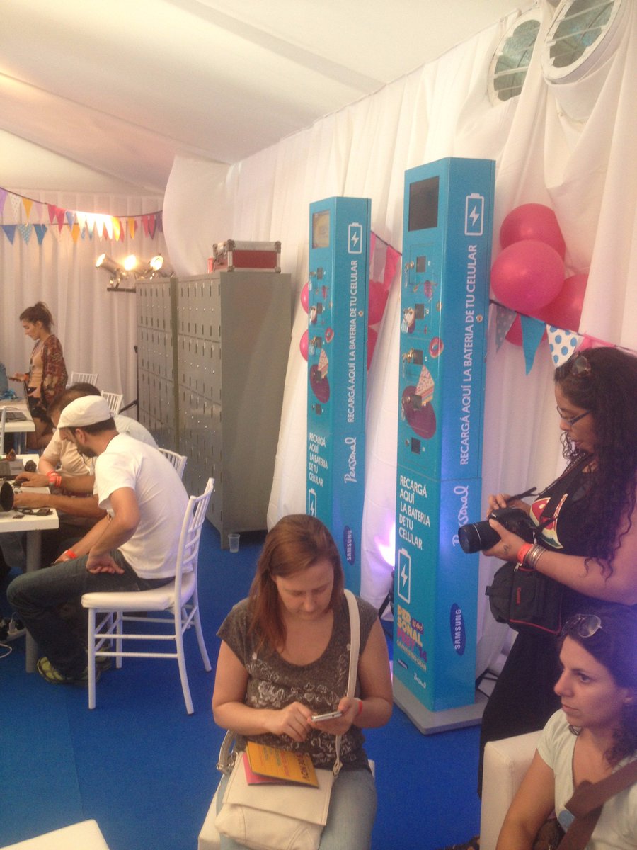 GoPowerArg's tweet photo. Nuestros Cargadores publicos @GoPowerArg con pantalla de LCD y #WiFi
Así mantenemos a las personas conectadas y comunicadas en sus #Eventos https://t.co/qptQdqpecZ