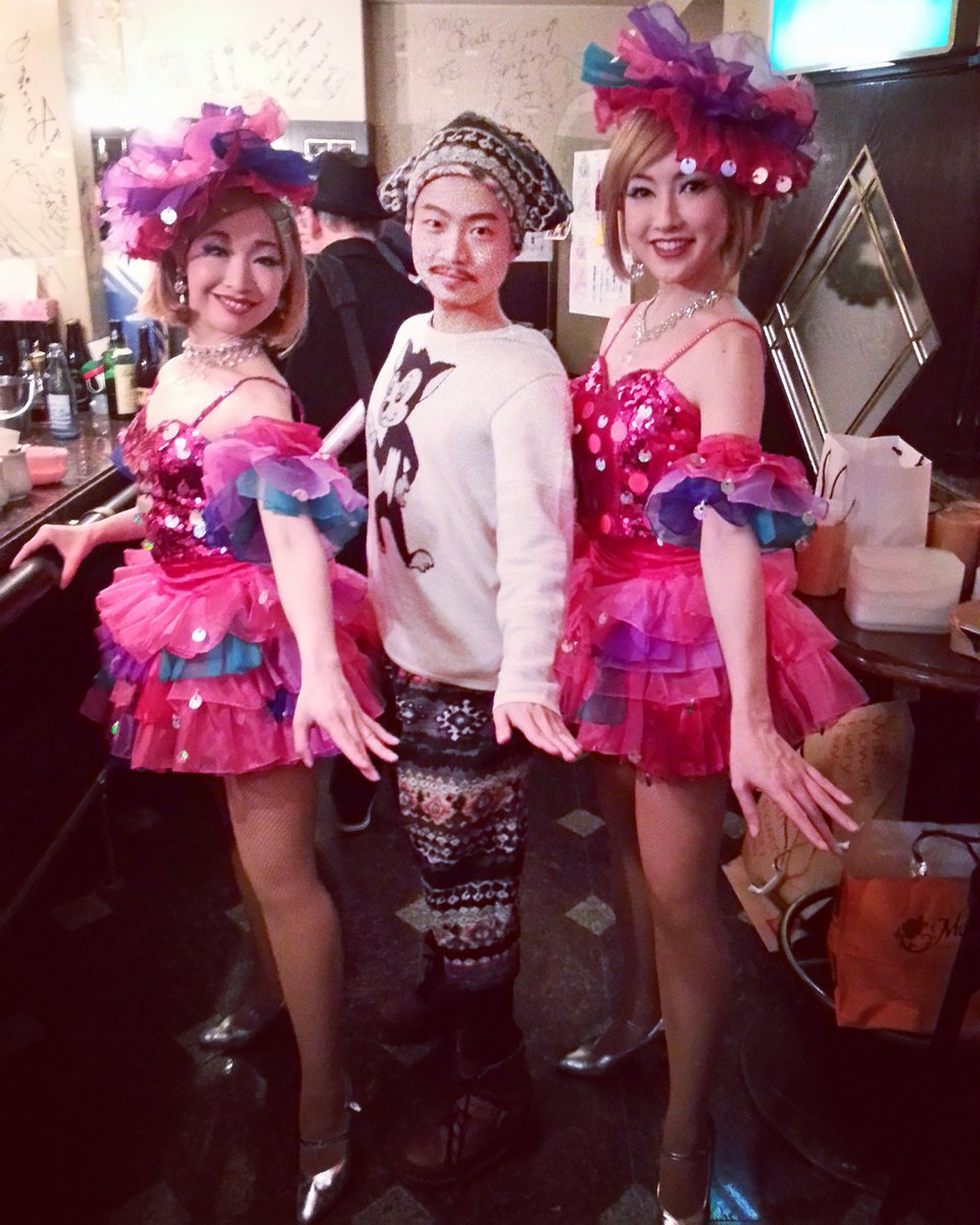 Ohshiuemoto 上本巨志 おおし 一昨日 水森亜土さんのクリスマスジャズライブ を観に銀座シグナスへ 今年も一足先にクリスマス気分を味わえる素敵なライブでした 写真1枚目は亜土さんと 2枚目はローズマリーダンサーズのうさぎさん マユさんと また