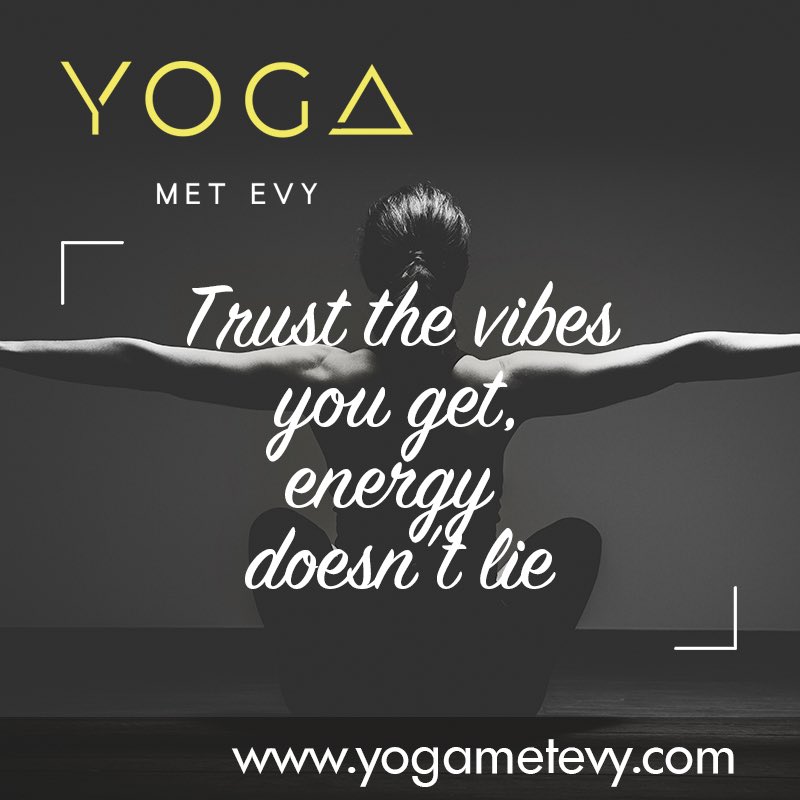 'K wens je goeie eindejaarsvibes en bakken energie in 2017! Hulp nodig? Mss is office yoga iets voor jou? Meer info? Evy@yogametevy.com!