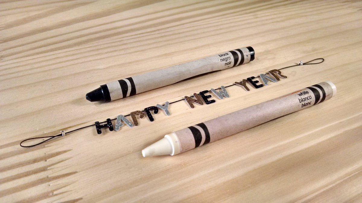 SmallhouseModel's tweet photo. Dollhouse Garland, Miniature Happy New Year Banner, 1:12 Scale https://t.co/h7kCLUrj2n #SmallhouseModels #NewYear'S https://t.co/SU5fbTWQ5V