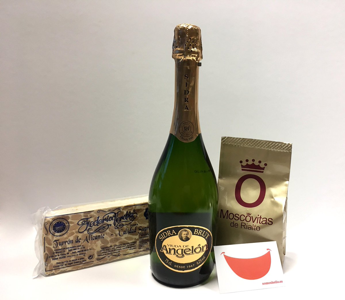 SomosHello's tweet photo. Buscamos vuestra #SonrisaHello !
Participa y llévate un dulce regalo...
Toda la info: https://t.co/kDYUMhlnGD https://t.co/XKCauKnw3L