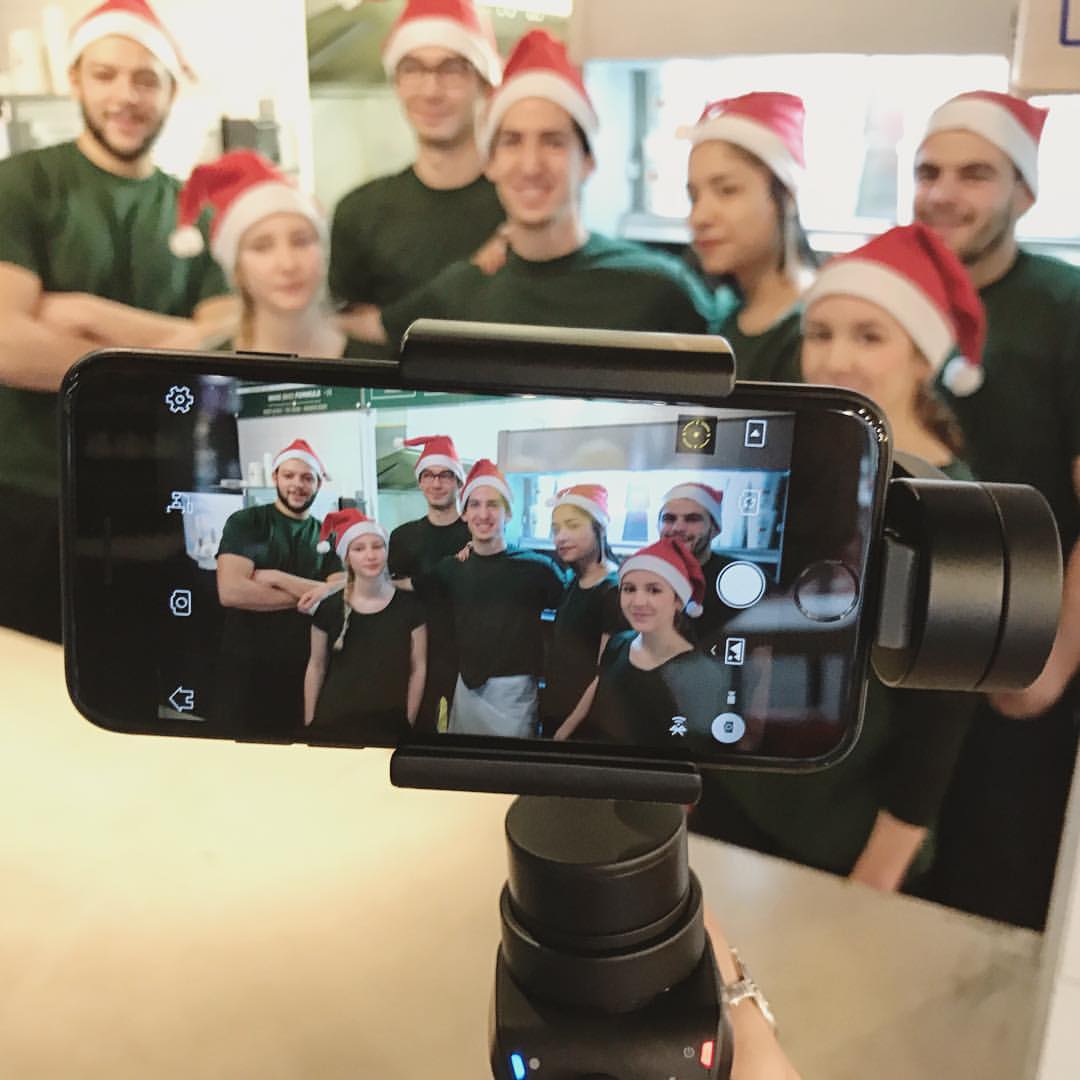 womparis's tweet photo. Petit shooting de Noël avec la team @BioburgerParis 🎅🏼 #christmas #noel https://t.co/g2KcDMQoOy