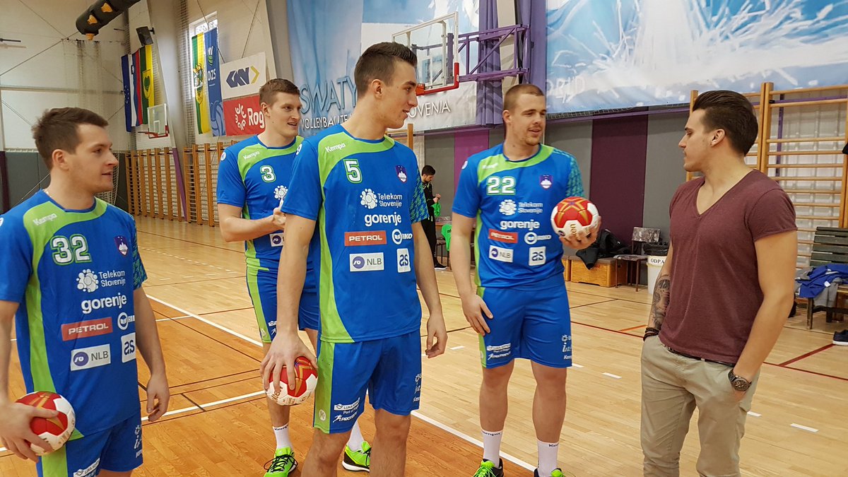 rzs_si's tweet photo. Zabavno snemanje s @HitradioCenter... Tole bo zanimivo 😆😆😆 #mislovenci @TeamSlovenia https://t.co/EBbqngUp6y