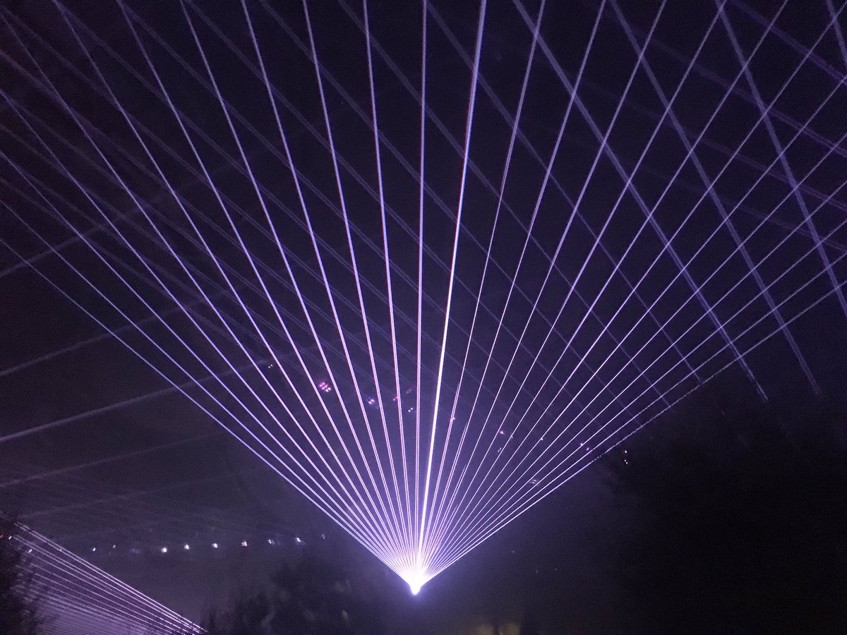 lbaters's tweet photo. Amazing laser show at Eden Project #xmaslasercomp. Boys enjoyed skating and seeing Santa too;-) https://t.co/nzM03QR8o6