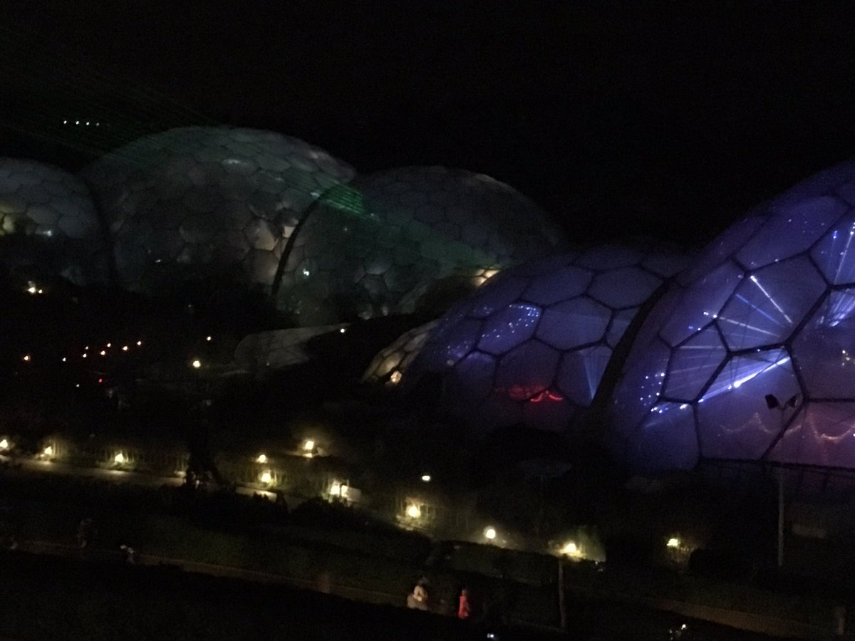 lbaters's tweet photo. Amazing laser show at Eden Project #xmaslasercomp. Boys enjoyed skating and seeing Santa too;-) https://t.co/nzM03QR8o6