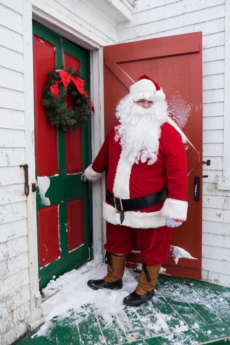 LabradorStraits's tweet photo. Santa was spotted at the Point Amour Lighthouse, wrapping gifts &amp; checking his list - he's very excited to be here!  Check out those boots! https://t.co/disjVZFksz