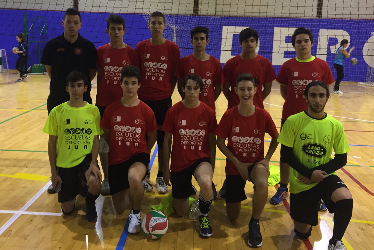 VoleyJUN's tweet photo. Agradecemos a @AyuntamientoJUN por apoyar siempre a la sección masculina de @VoleyJUN ! @JUNtoalDEPORTE  @DeportesJun https://t.co/yBz243CPod