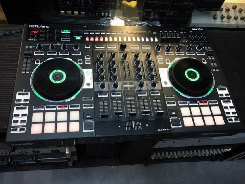 ARMENSNYC's tweet photo. Roland DJ-808 4 ch. DJ Controller #roland #dj #djcontroller #djmixer #turntables #serato #seratodj  #djsetup #dj808
https://t.co/1t6vyRW52r https://t.co/0neNkAKBsl
