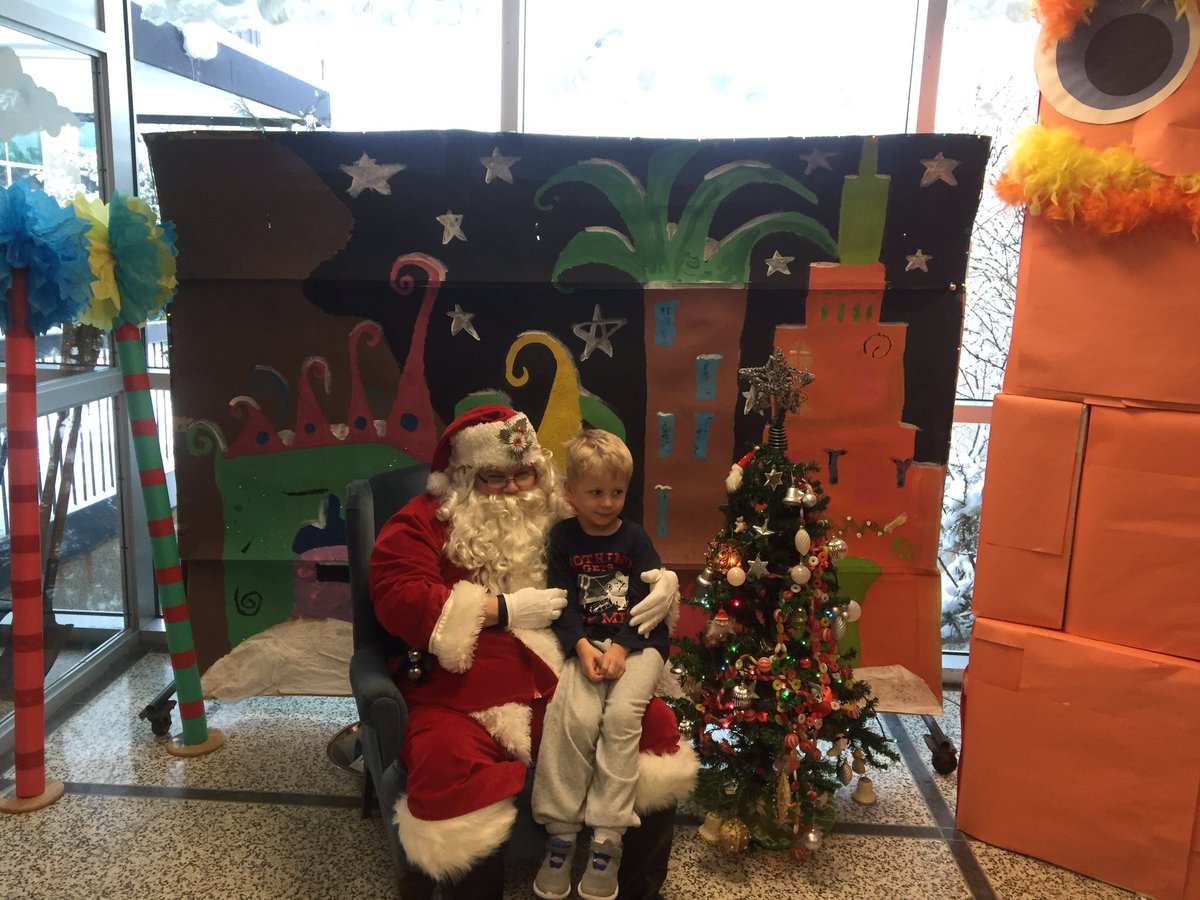 berardn1's tweet photo. Every pancake breakfast needs a Santa! https://t.co/zCHl4YT0td